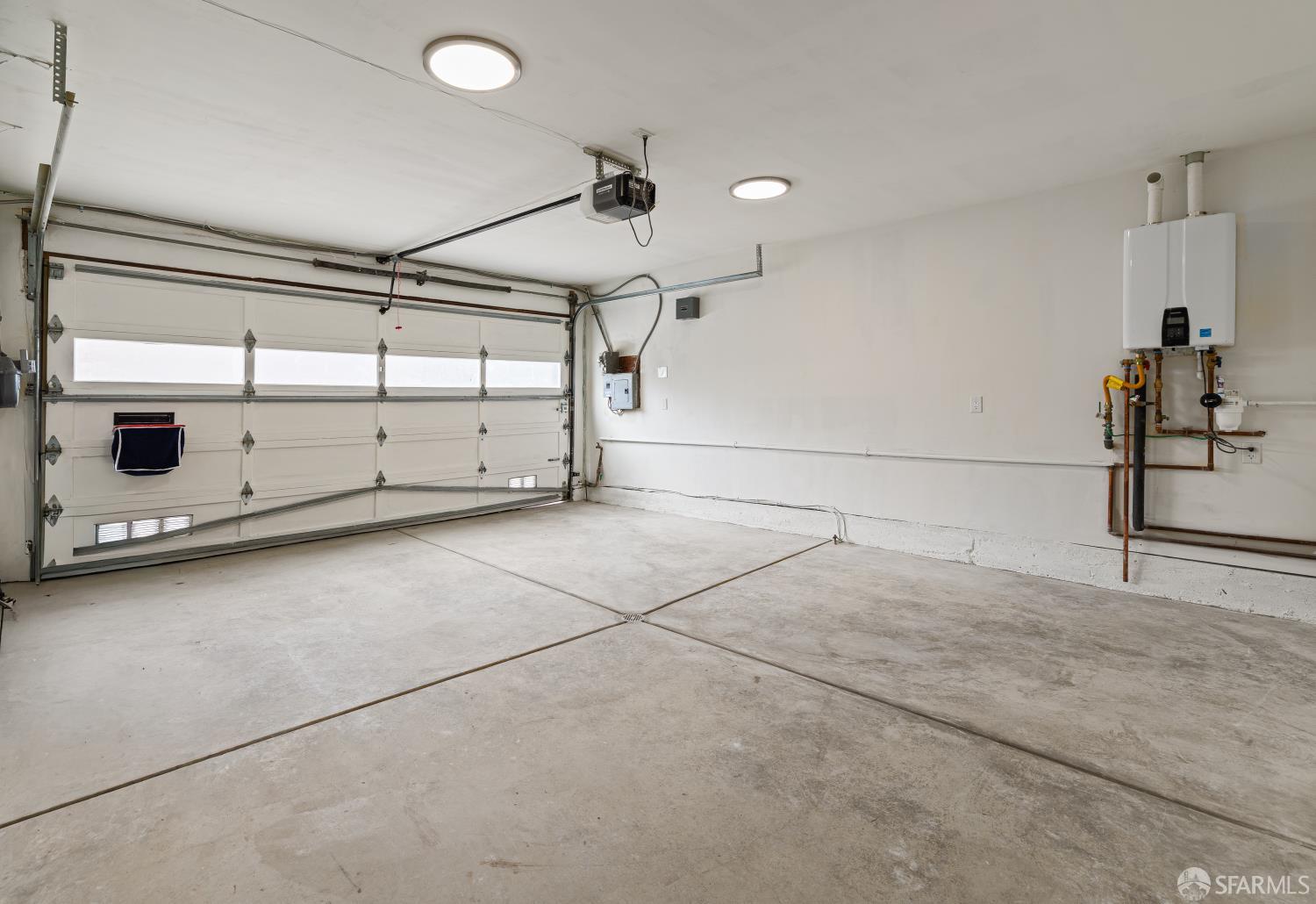 537 Russia Avenue San Francisco, CA 94112 - Photo 48 of 69 a view of a garage room