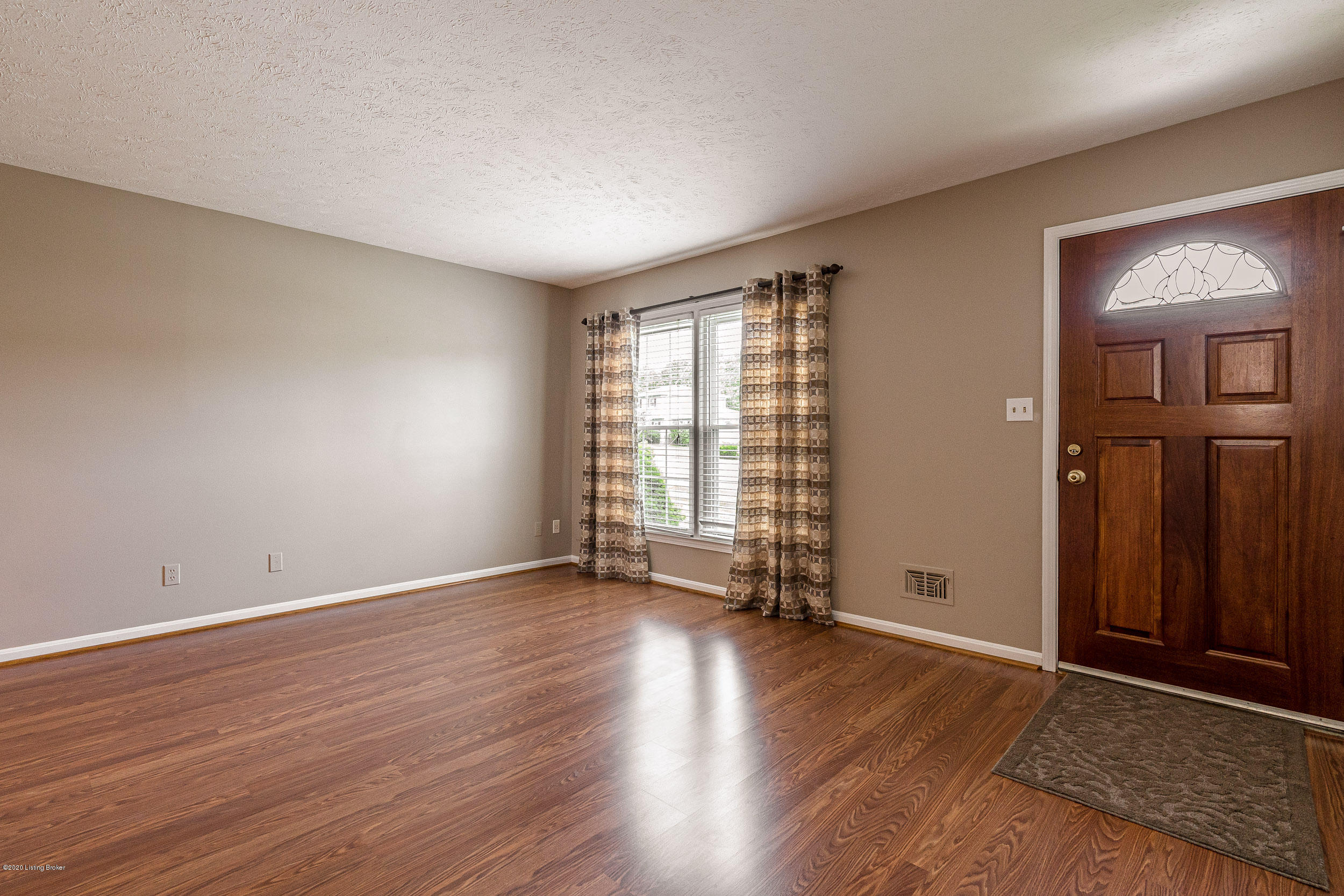 10502 St Rene Road Louisville, KY 40299 - Photo 7 of 38 10502 Saint Rene Road-19