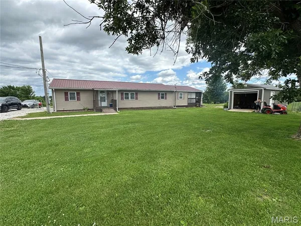 $249,900 | 37 South State Route 267, Greenfield, IL 62044