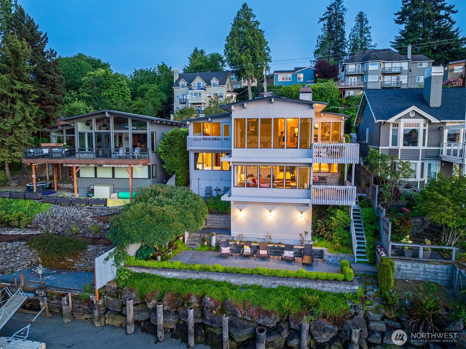 3510 West Commodore Way Seattle, WA 98199 - Photo 1 of 40