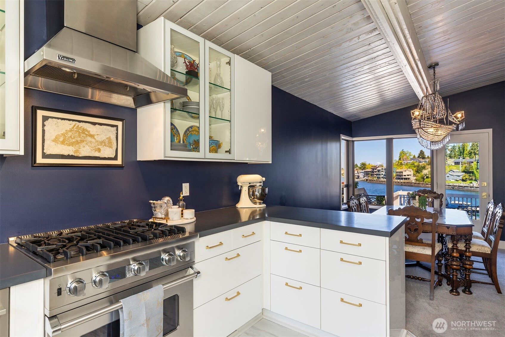 3510 West Commodore Way Seattle, WA 98199 - Photo 12 of 40