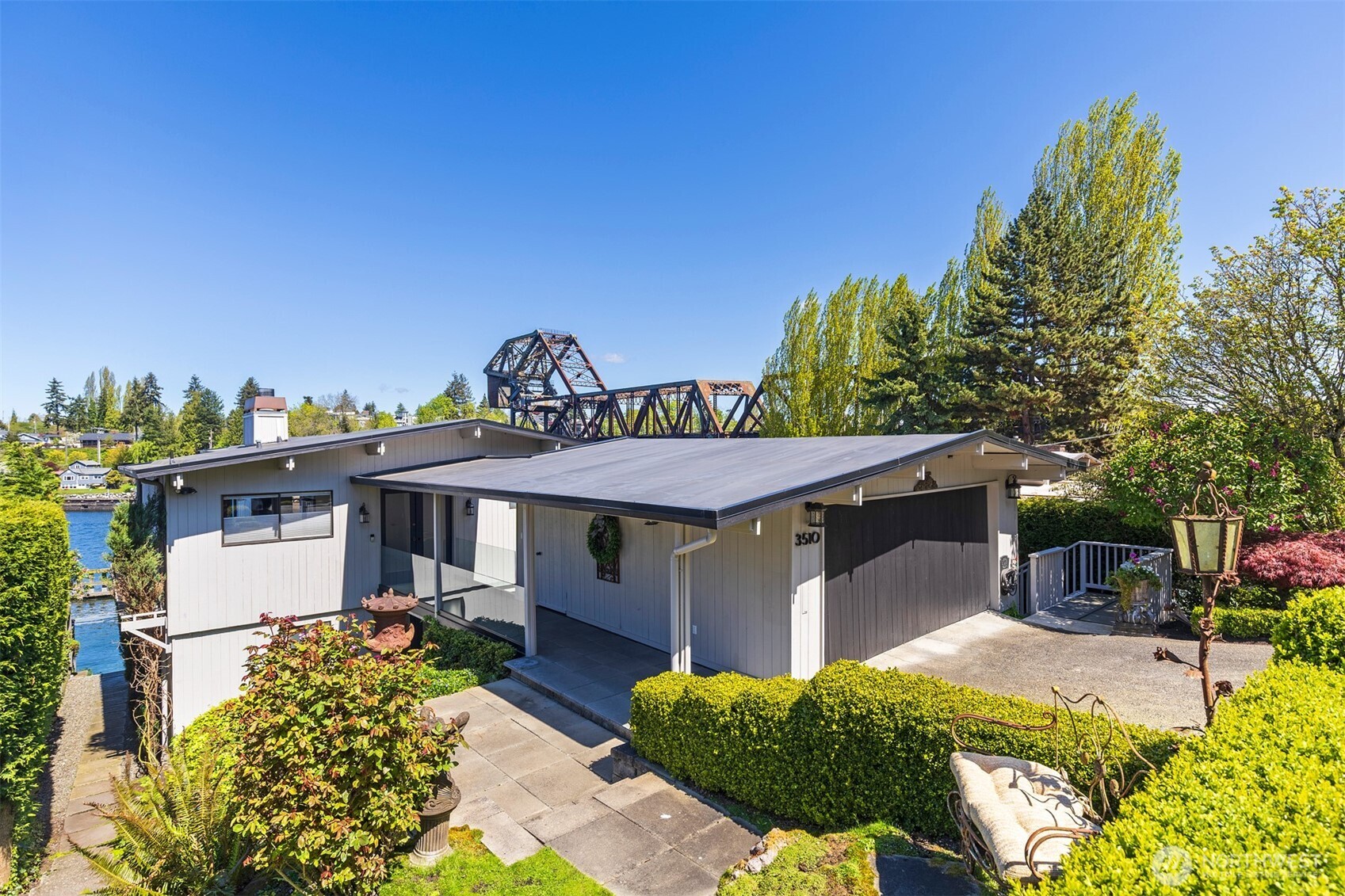 3510 West Commodore Way Seattle, WA 98199 - Photo 13 of 40