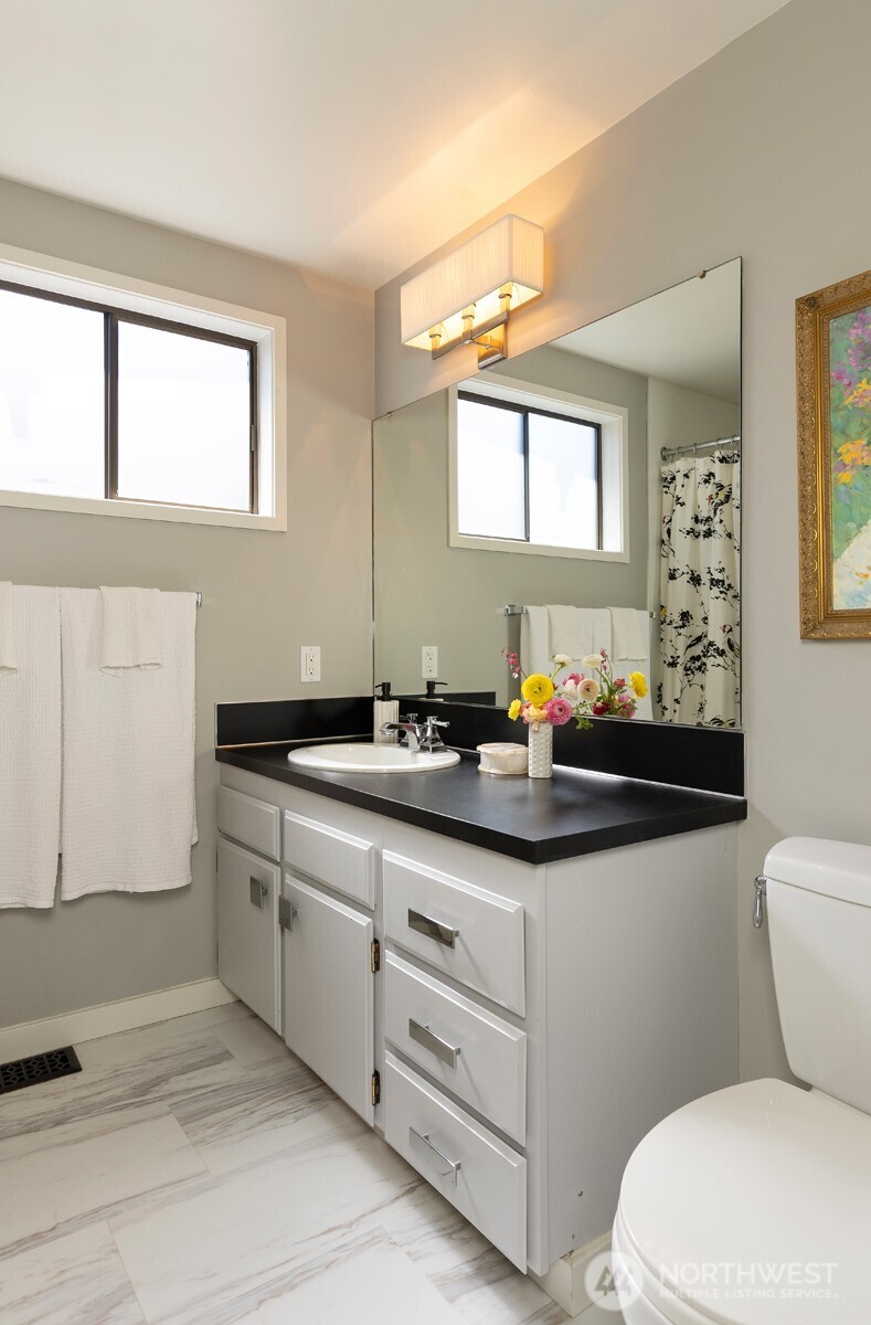 3510 West Commodore Way Seattle, WA 98199 - Photo 14 of 40