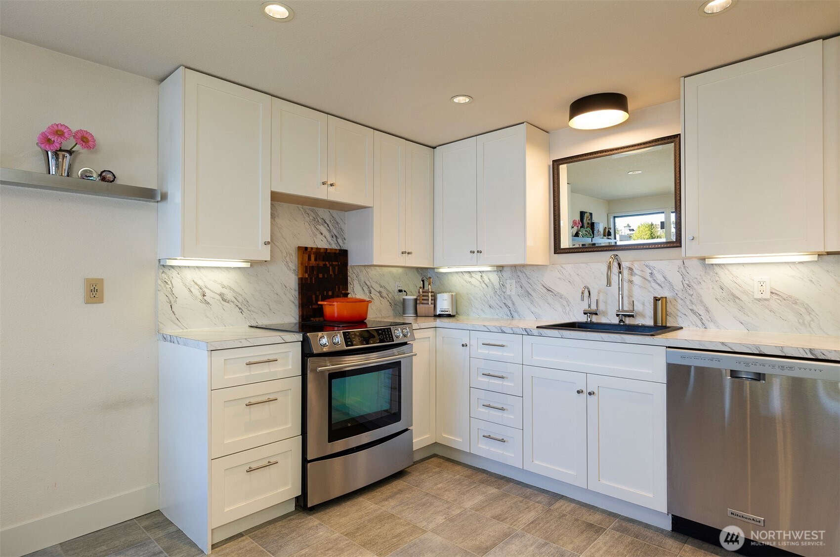 3510 West Commodore Way Seattle, WA 98199 - Photo 23 of 40