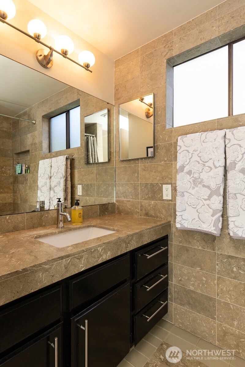 3510 West Commodore Way Seattle, WA 98199 - Photo 32 of 40