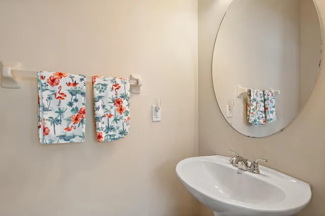 $480,000 | 238 West Thatch Palm Circle, Jupiter, FL 33458