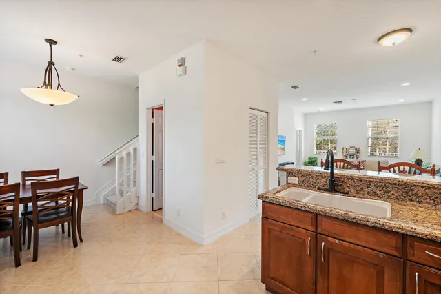 $480,000 | 238 West Thatch Palm Circle, Jupiter, FL 33458