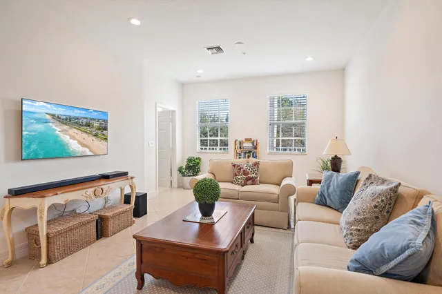 $480,000 | 238 West Thatch Palm Circle, Jupiter, FL 33458