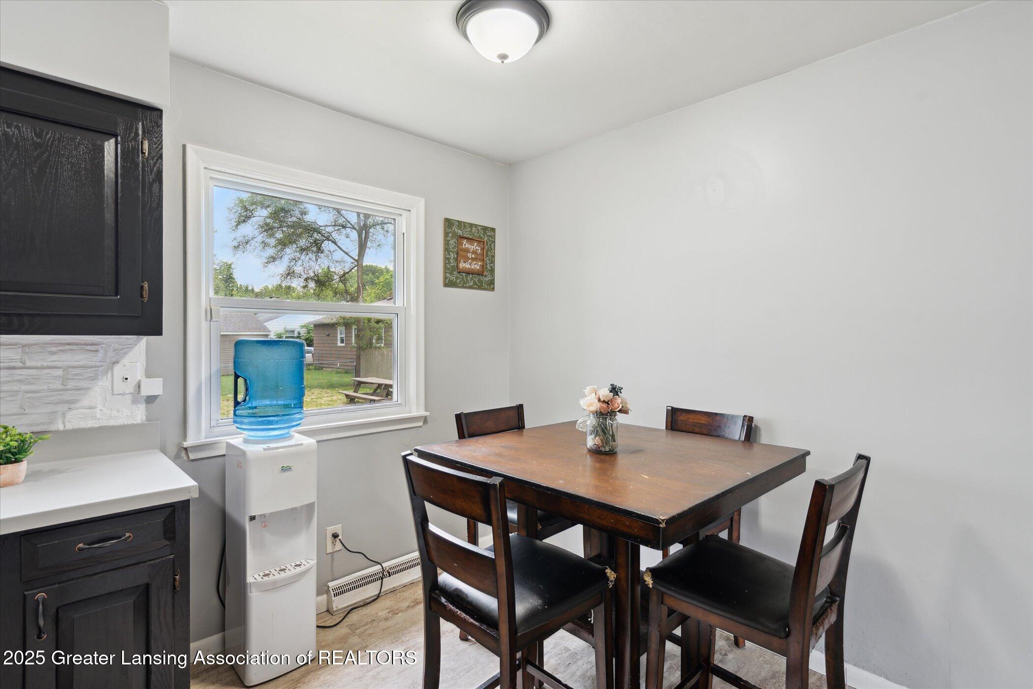 3427 West Jolly Road Lansing, MI 48911 - Photo 15 of 41 Dining