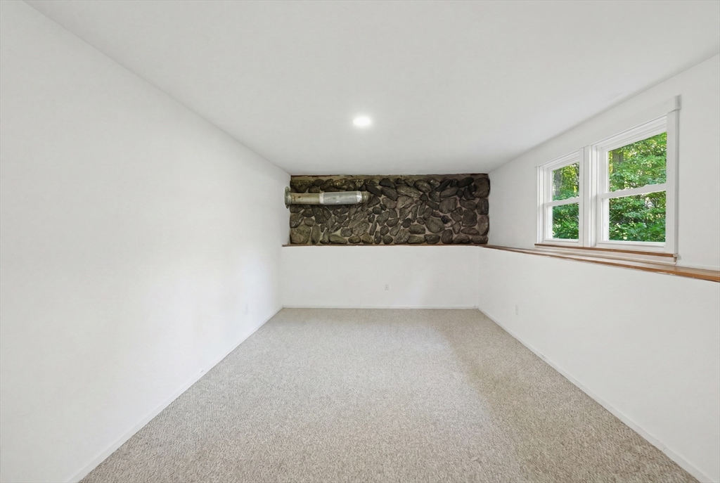 56 King Street Uxbridge, MA 01569 - Photo 23 of 35
