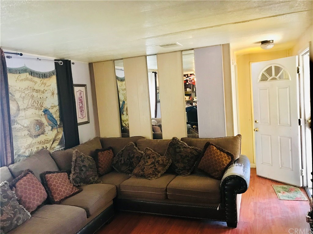 1097 State Street Hemet, CA 92543 - Photo 7 of 18