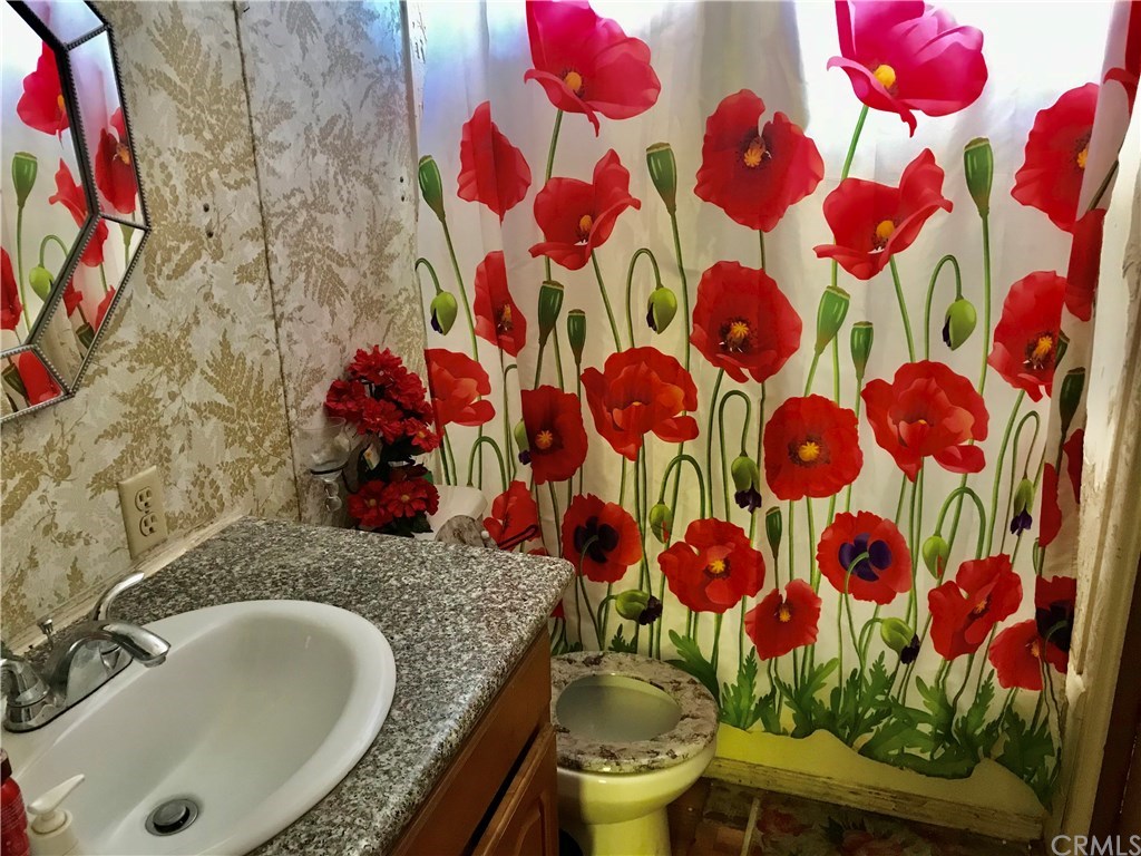 1097 State Street Hemet, CA 92543 - Photo 10 of 18