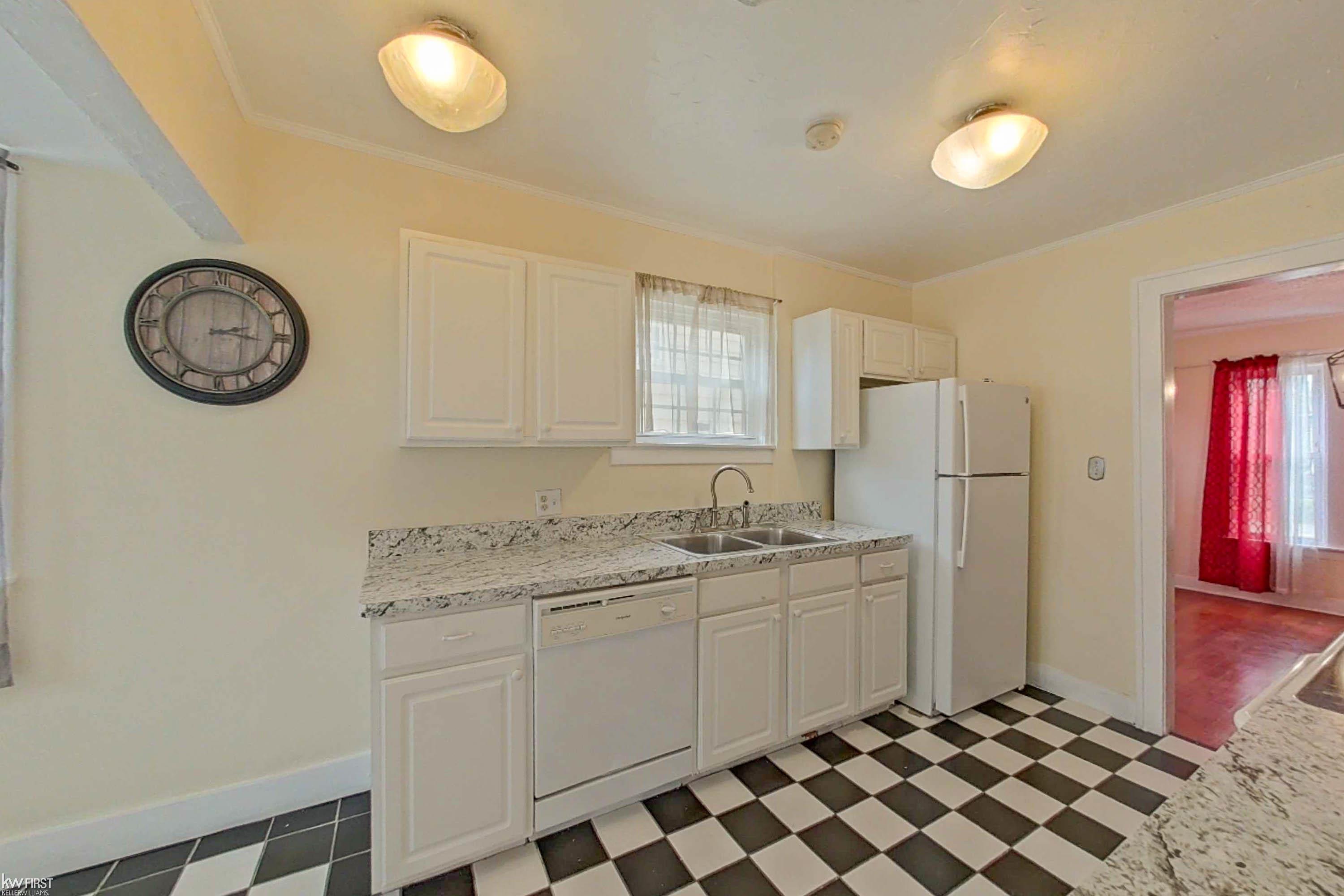 48 East Iroquois Road Pontiac, MI 48341 - Photo 11 of 52