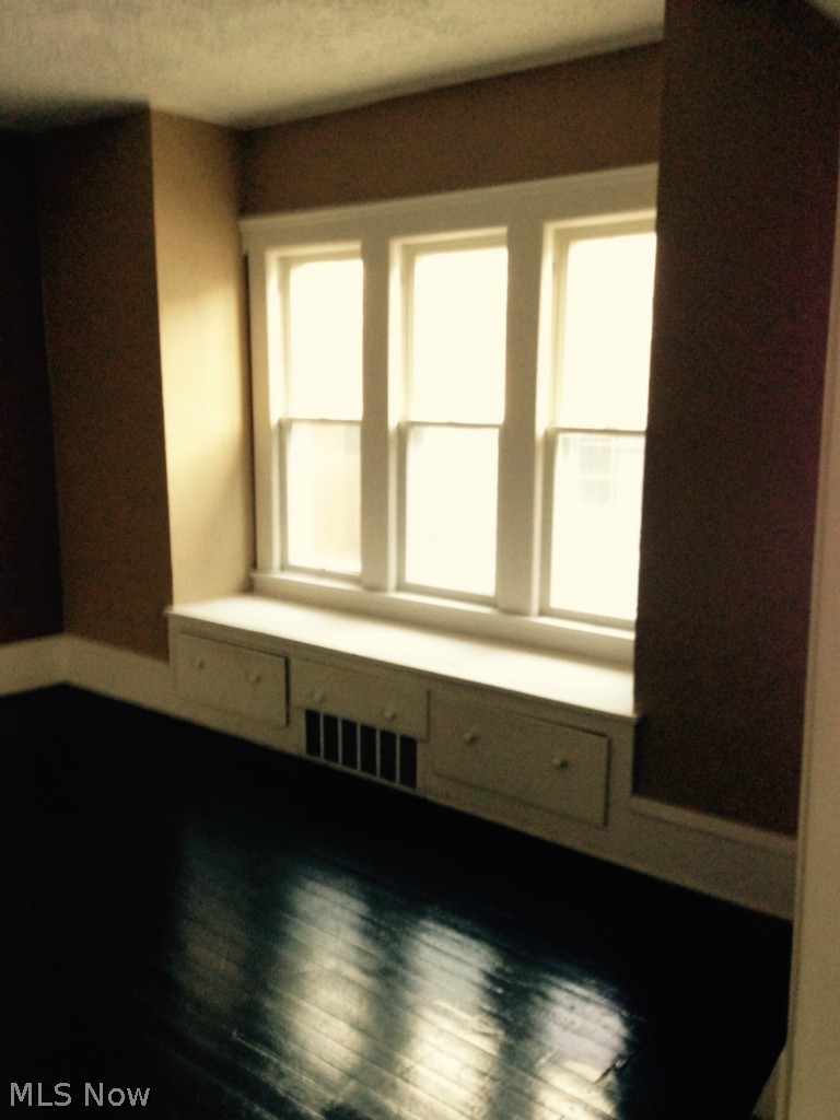 18324 Landseer Road Cleveland, OH 44119 - Photo 4 of 15 Gallery Image 4