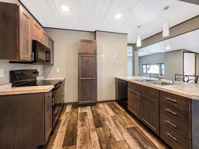 $165,000 | 105 West Main Street, Osakis, MN 56360