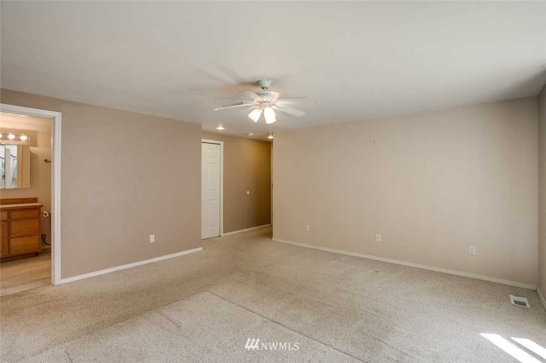 11637 Southeast 163rd Street Renton, WA 98058 - Photo 11 of 21 Gallery Image 11