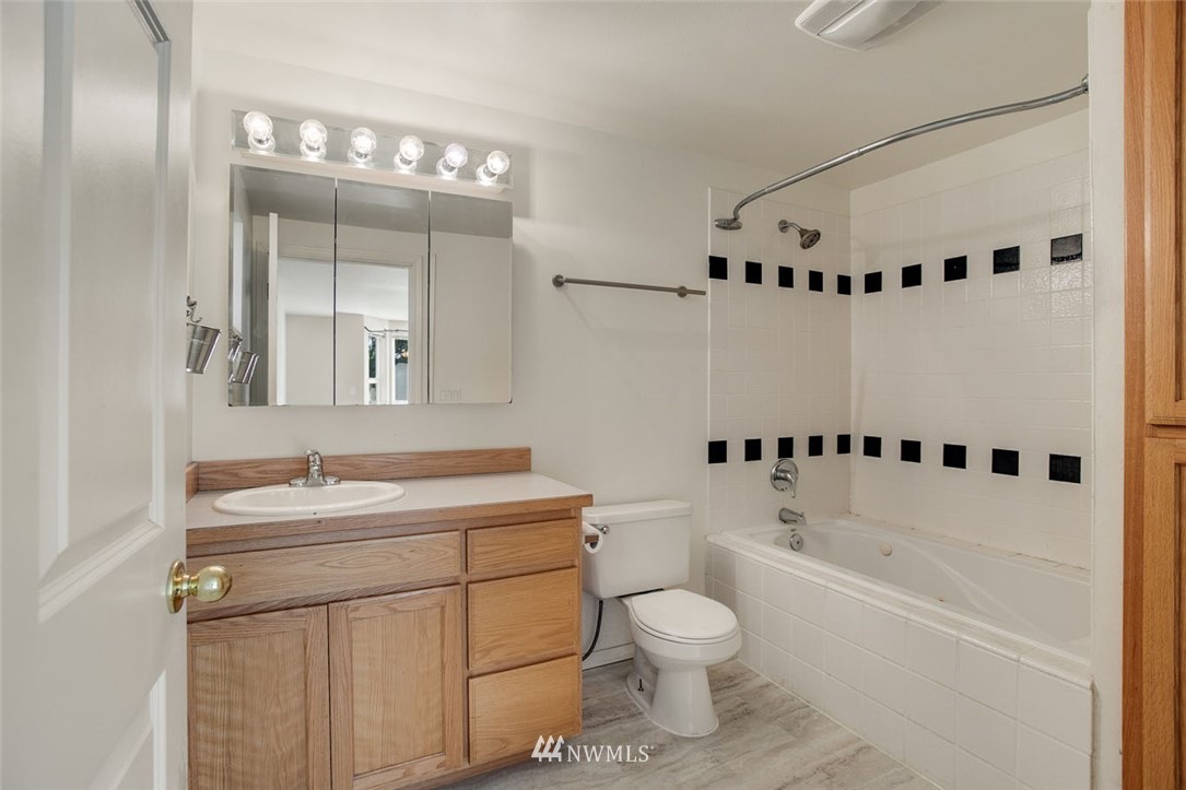 11637 Southeast 163rd Street Renton, WA 98058 - Photo 13 of 21 Gallery Image 13
