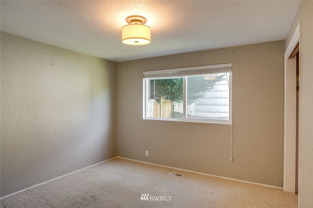 11637 Southeast 163rd Street Renton, WA 98058 - Photo 14 of 21 Gallery Image 14