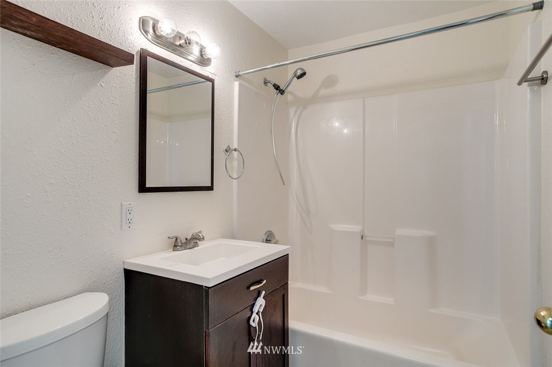 11637 Southeast 163rd Street Renton, WA 98058 - Photo 17 of 21 Gallery Image 17
