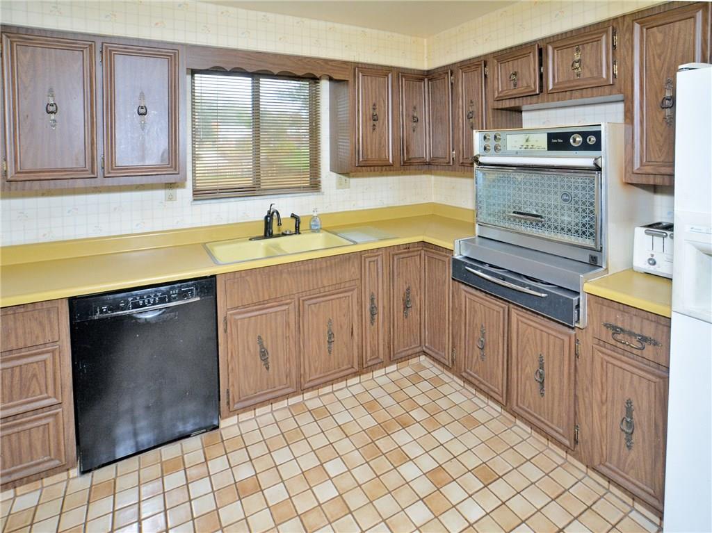 12229 Roth Drive North Huntingdon, PA 15642 - Photo 8 of 21 Gallery Image 8