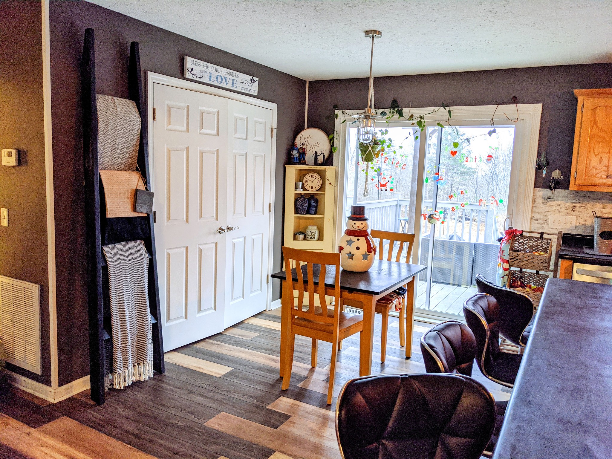 642 Meyers Road Altamont, TN 37301 - Photo 11 of 33 a view of a livingroom with furniture window and entryway
