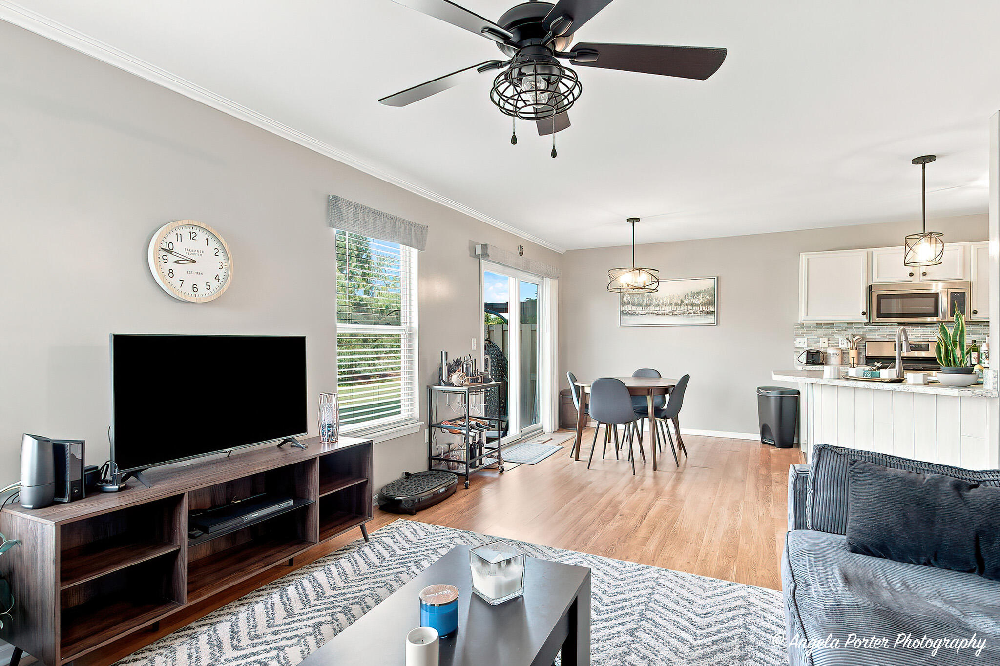 1400 Hunters Ridge Drive, Unit 113 Genoa City, WI 53128 - Photo 7 of 18 Living Room