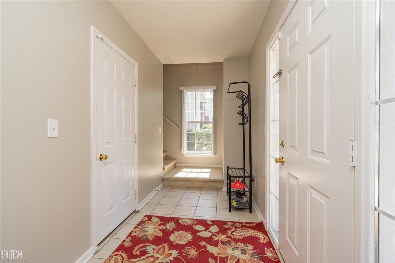 46124 Rhodes Drive Macomb, MI 48044 - Photo 4 of 21 50053308-3.JPG