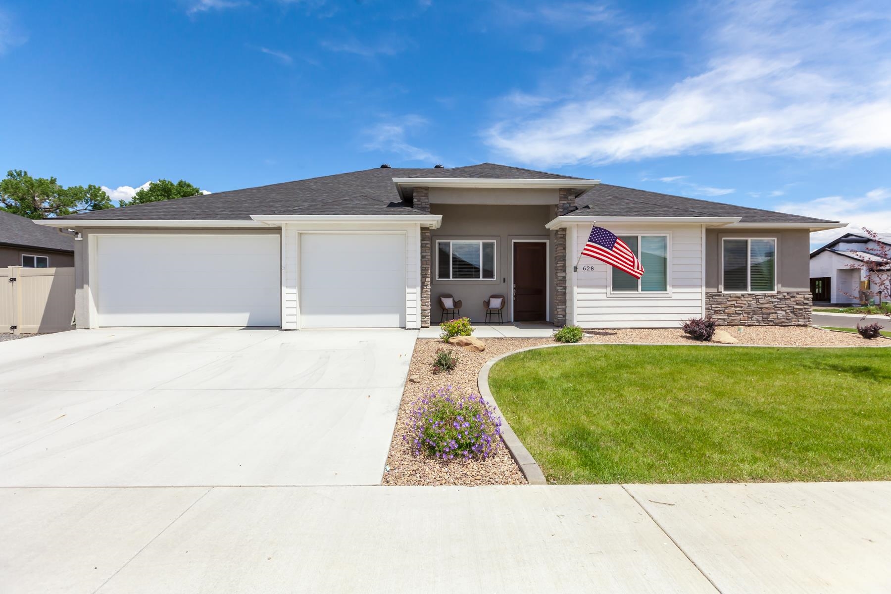 front view of house with a yard