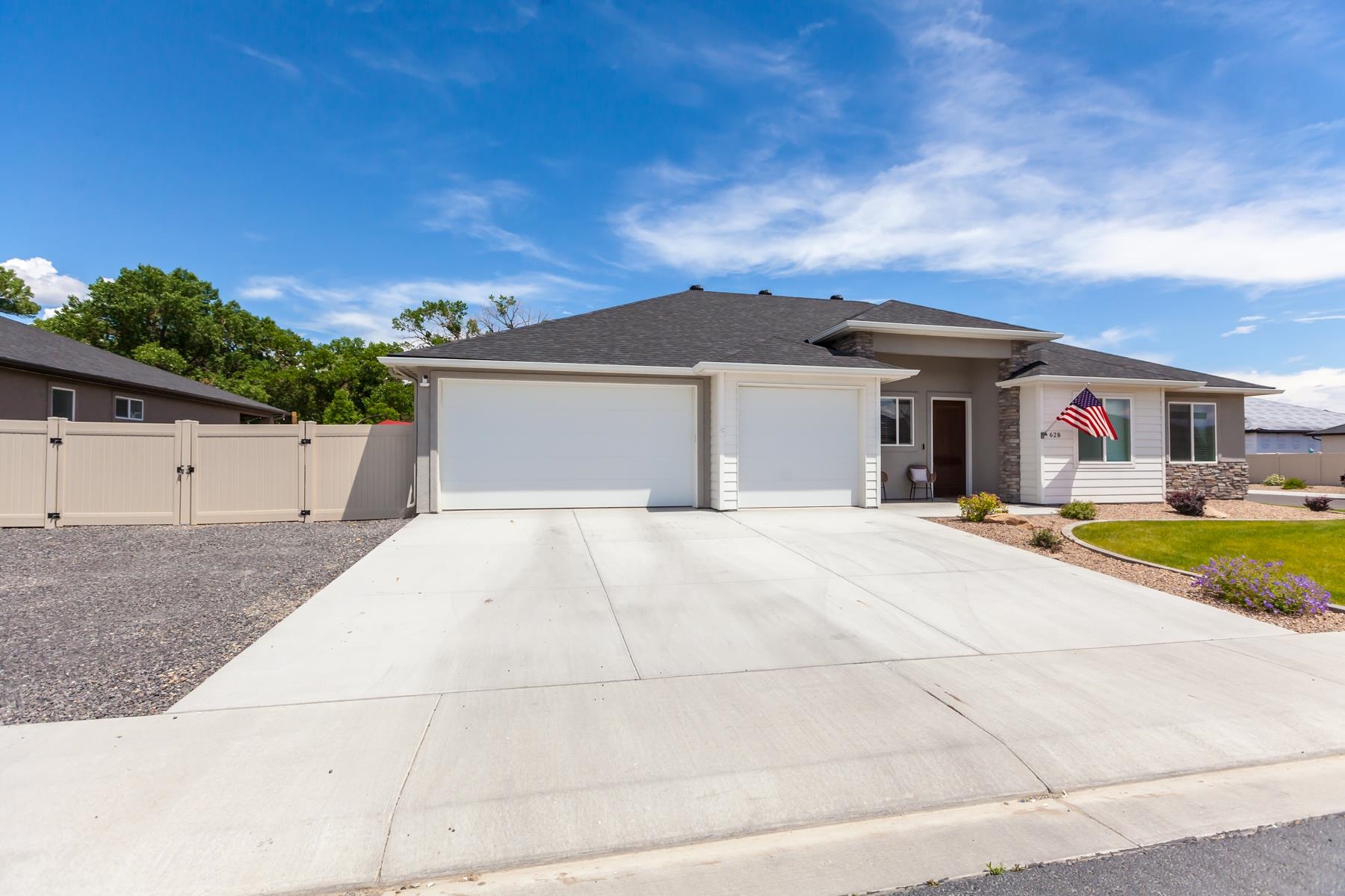 628 Thunder Ridge Drive Grand Junction, CO 81504 - Photo 4 of 37 a front view of a house with a yard