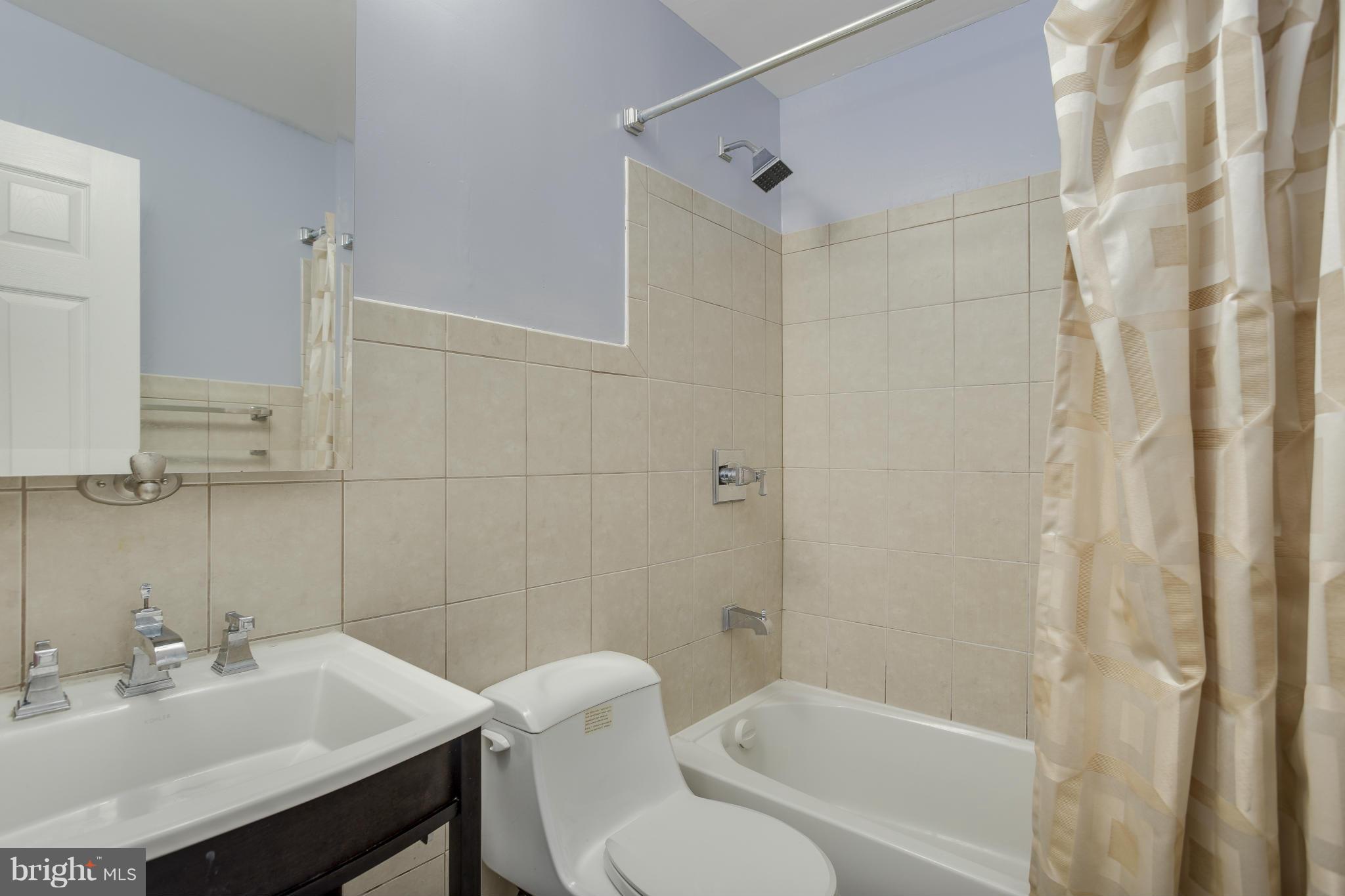 2031 Kennicott Road Baltimore, MD 21244 - Photo 8 of 17 Bath