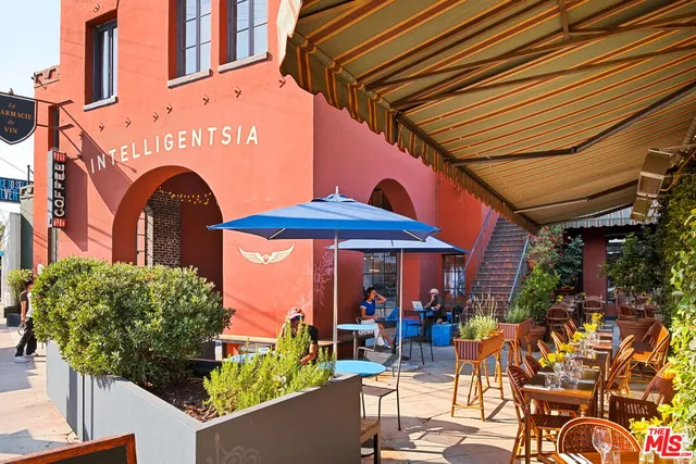 a view of roof with sitting area