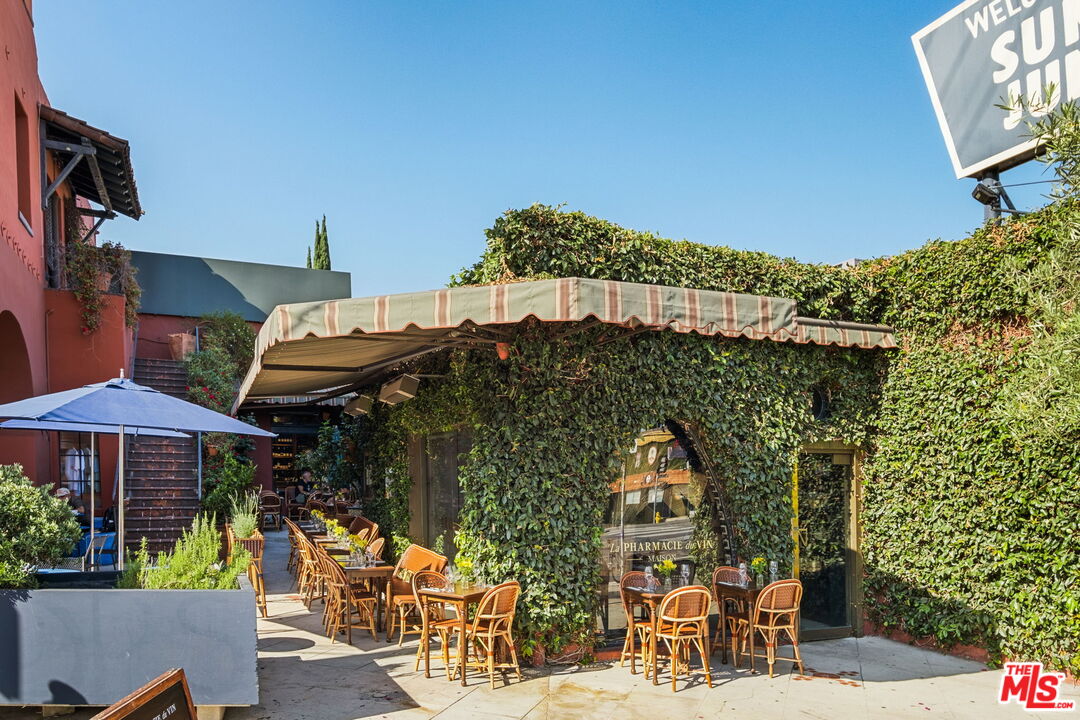 3924 Sunset Boulevard Los Angeles, CA 90029 - Photo 31 of 70 a view of roof with sitting area