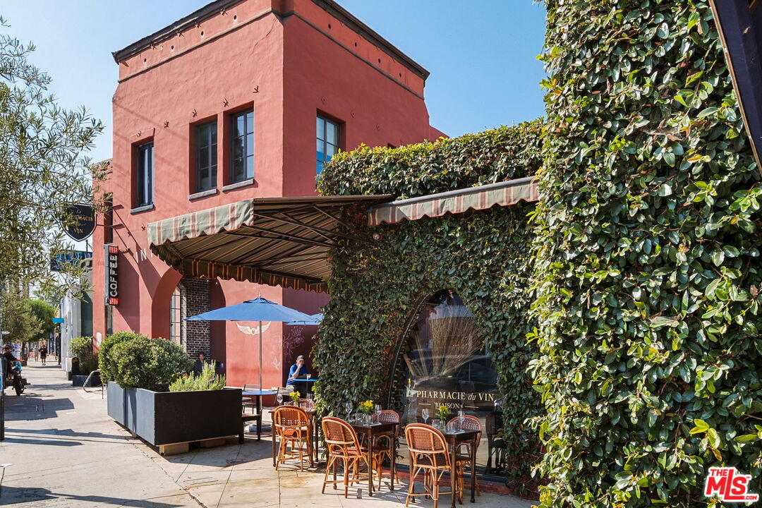 3924 Sunset Boulevard Los Angeles, CA 90029 - Photo 32 of 70 a front view of a building