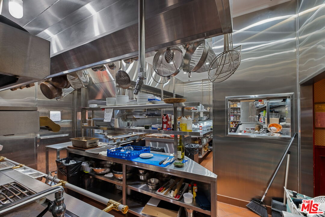 3924 Sunset Boulevard Los Angeles, CA 90029 - Photo 36 of 70 a view of gym