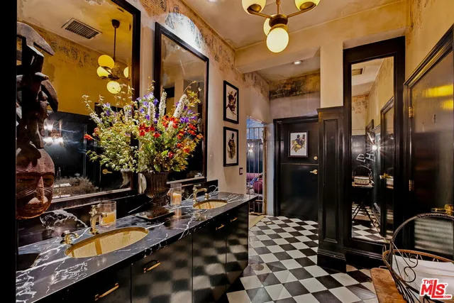 $25,500,000 | 3924 Sunset Boulevard, Los Angeles, CA 90029