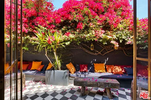 $25,500,000 | 3924 Sunset Boulevard, Los Angeles, CA 90029