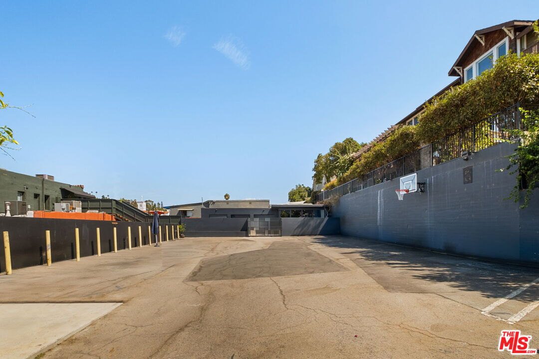 3924 Sunset Boulevard Los Angeles, CA 90029 - Photo 70 of 70 a view of a terrace