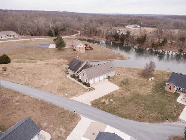 $539,900 | 20791 Misty Waters Point, Pittsburg, IL 62974