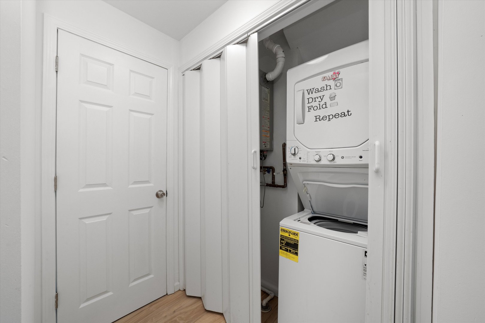 14732 Turner Avenue, Unit D Midlothian, IL 60445 - Photo 11 of 28 a utility room with dryer and washer