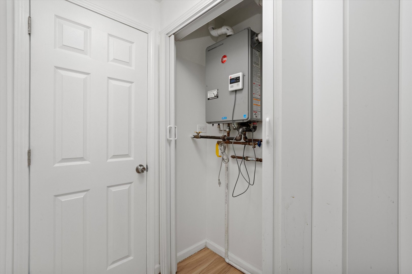 14732 Turner Avenue, Unit D Midlothian, IL 60445 - Photo 12 of 28 a bathroom with a shower