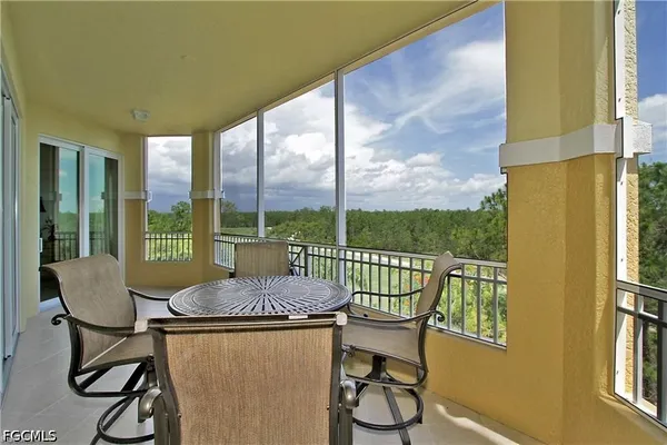 $945,000 | 2738 Tiburon Boulevard East, Unit B403, Naples, FL 34109