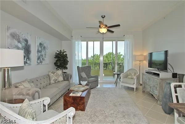 $945,000 | 2738 Tiburon Boulevard East, Unit B403, Naples, FL 34109