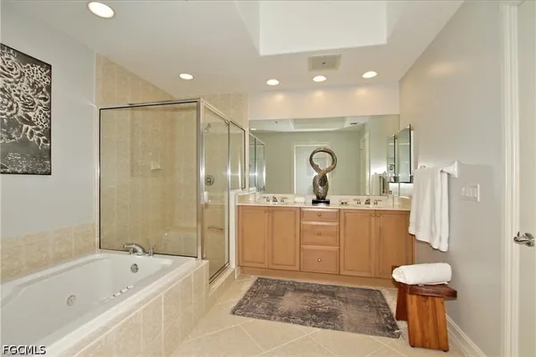 $945,000 | 2738 Tiburon Boulevard East, Unit B403, Naples, FL 34109