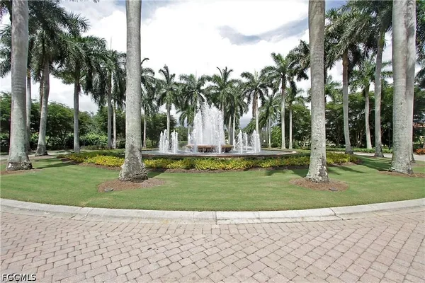 $945,000 | 2738 Tiburon Boulevard East, Unit B403, Naples, FL 34109