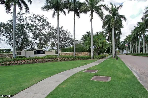 $945,000 | 2738 Tiburon Boulevard East, Unit B403, Naples, FL 34109