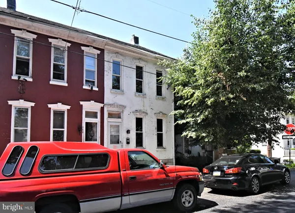 $220,000 | 346 West Walnut Street, Pottstown, PA 19464