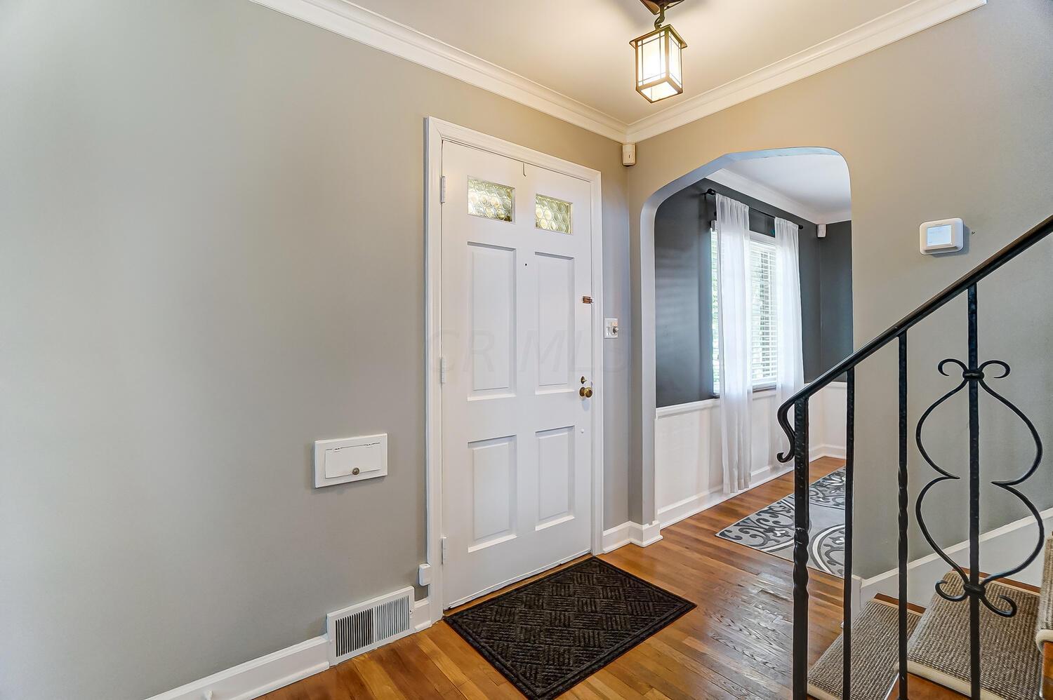 2651 Wellesley Road Columbus, OH 43209 - Photo 4 of 47 ENTRANCE