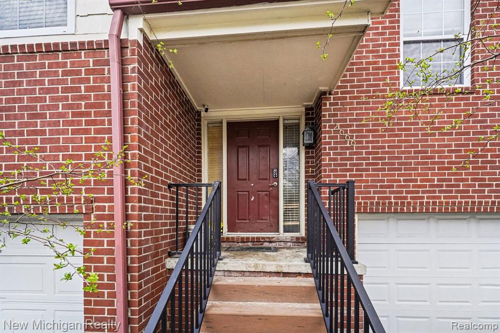 2666 Crooks Road Royal Oak, MI 48073 - Photo 3 of 26