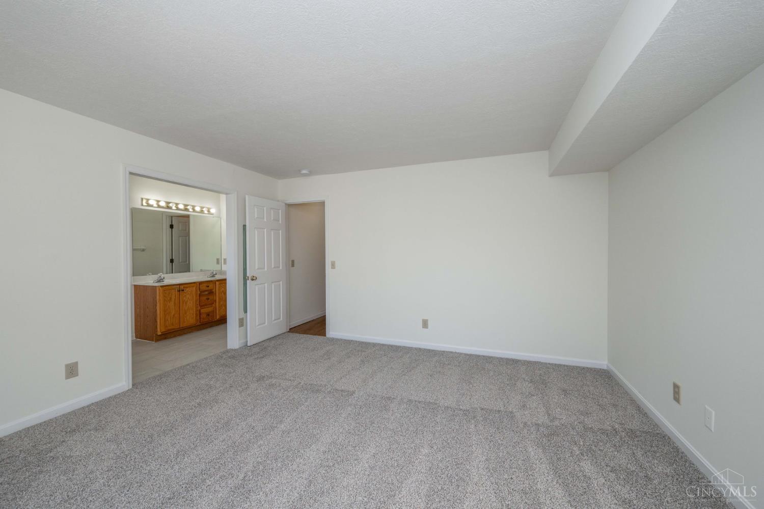 831 Neeb Road, Unit 4 Cincinnati, OH 45233 - Photo 22 of 38 Gallery Image 22
