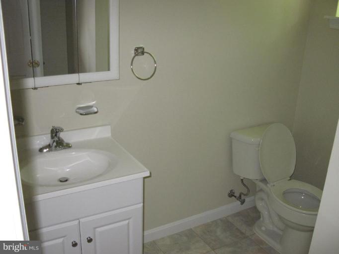 Bsmnt Bth completely redone w/ new fixtures & tile